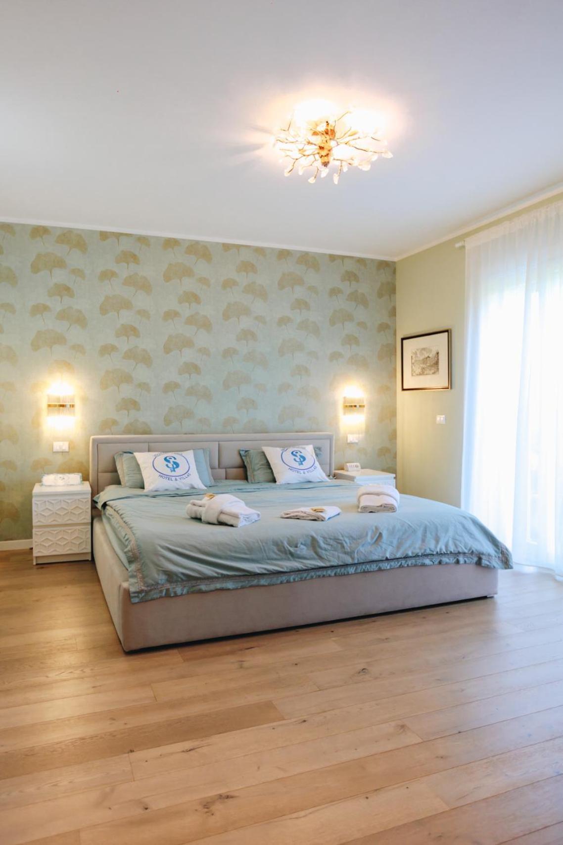 Dolce Peschiera Villa *